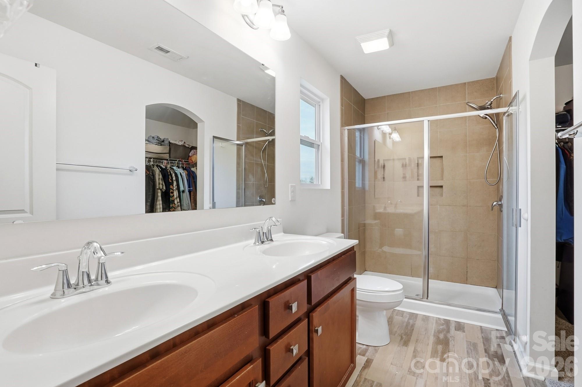 333 Whispering Hills Drive Unit: 62A