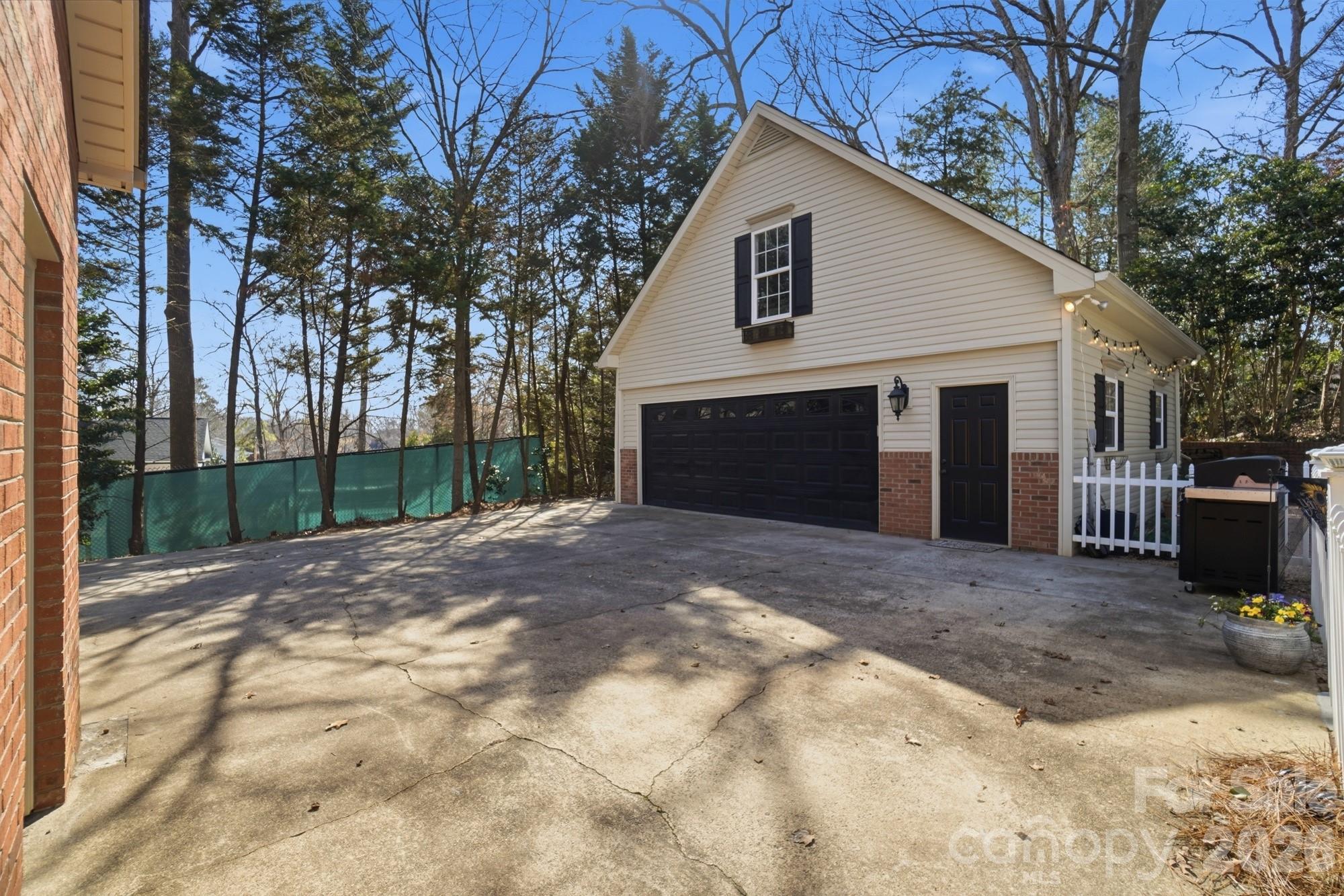 5334 Shoreview Drive