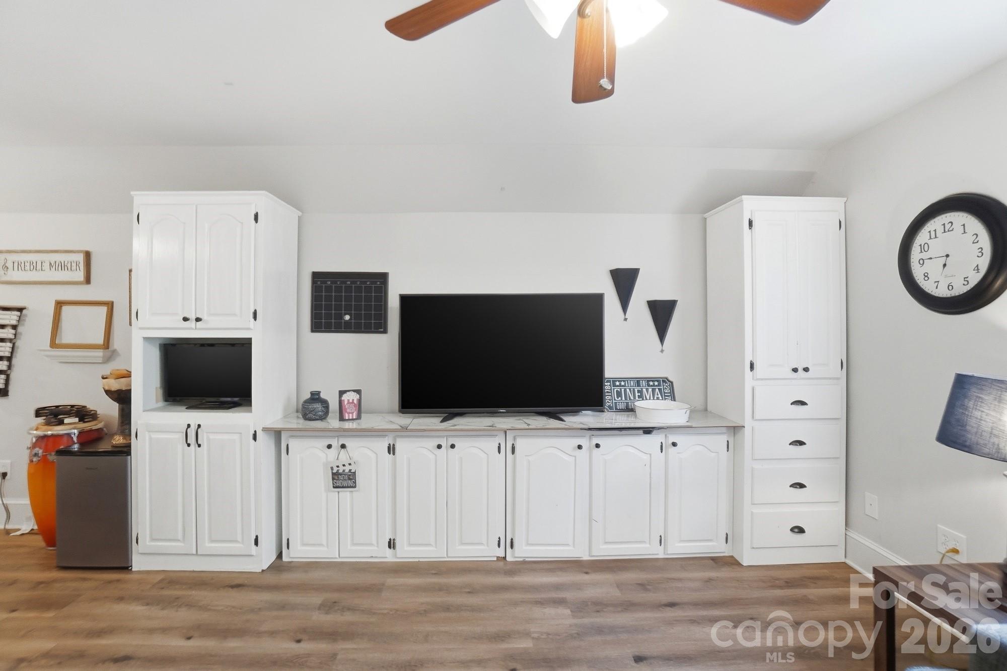 5334 Shoreview Drive