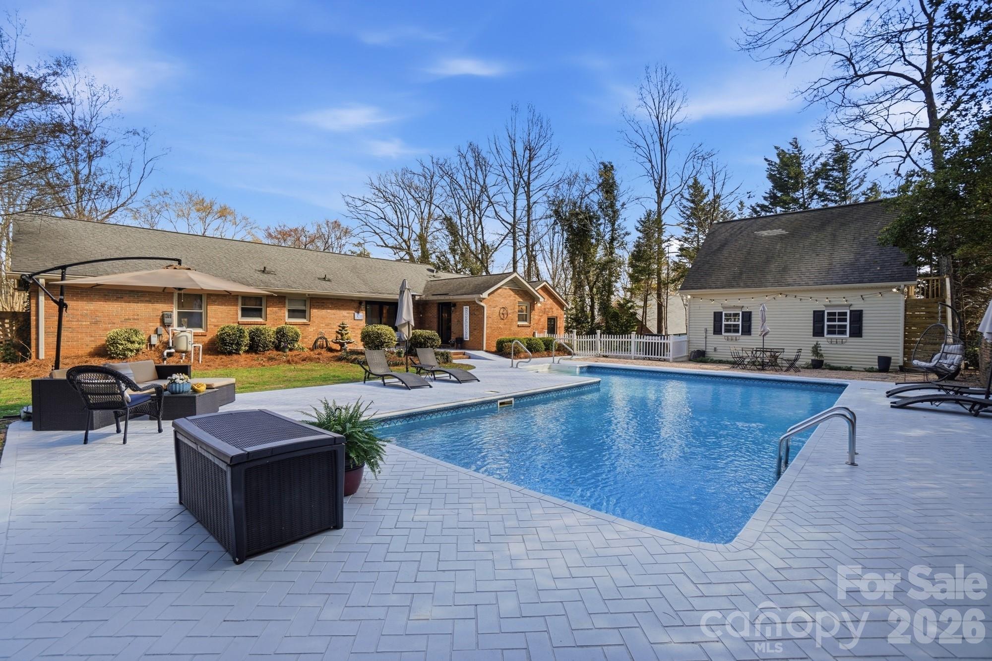 5334 Shoreview Drive