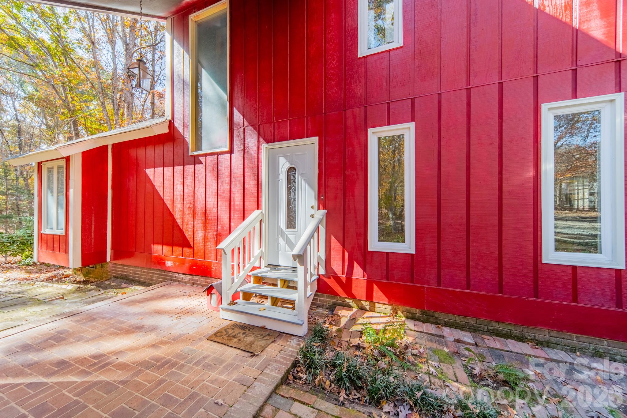 6524 The Little Road