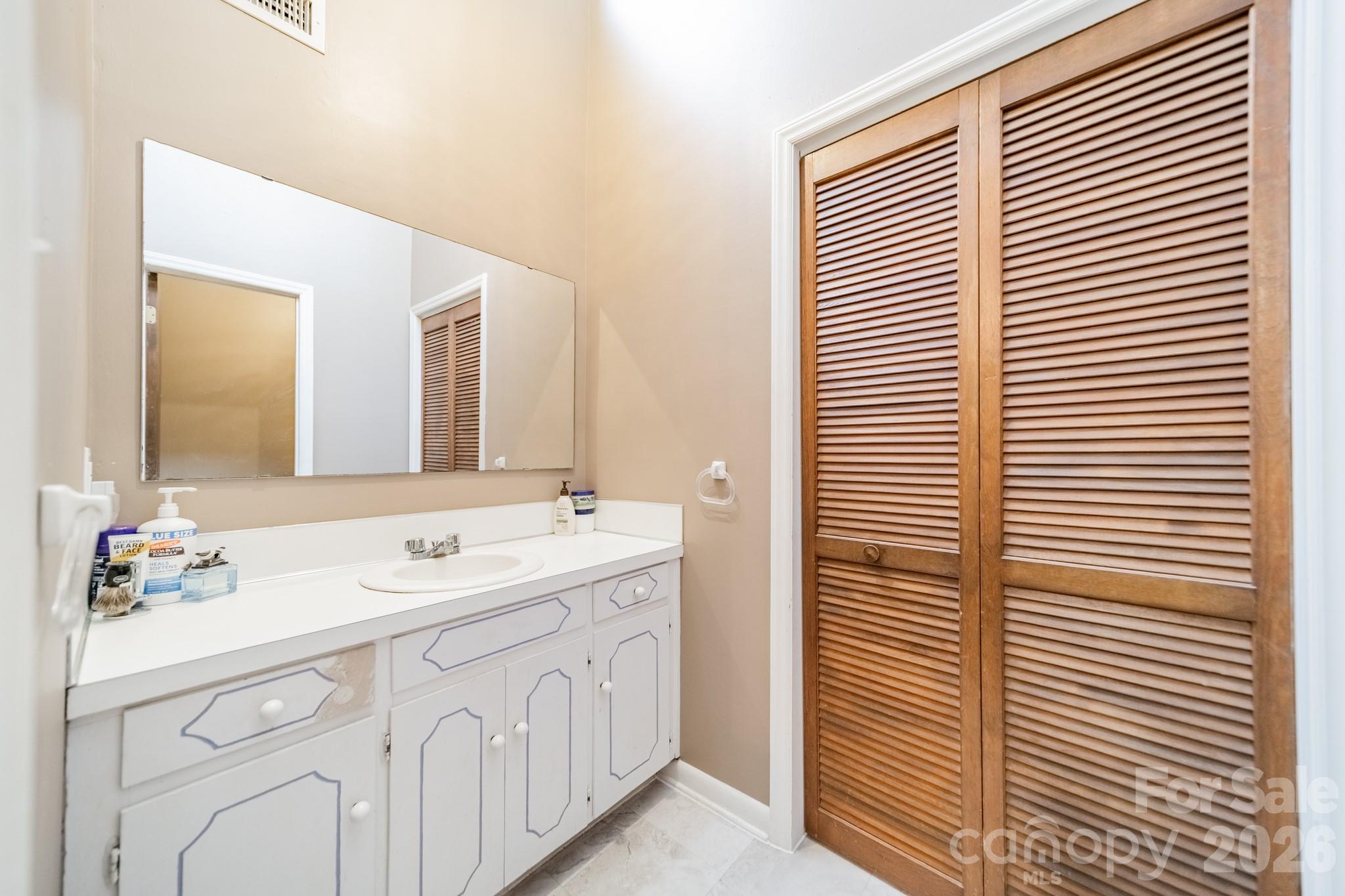 6524 The Little Road