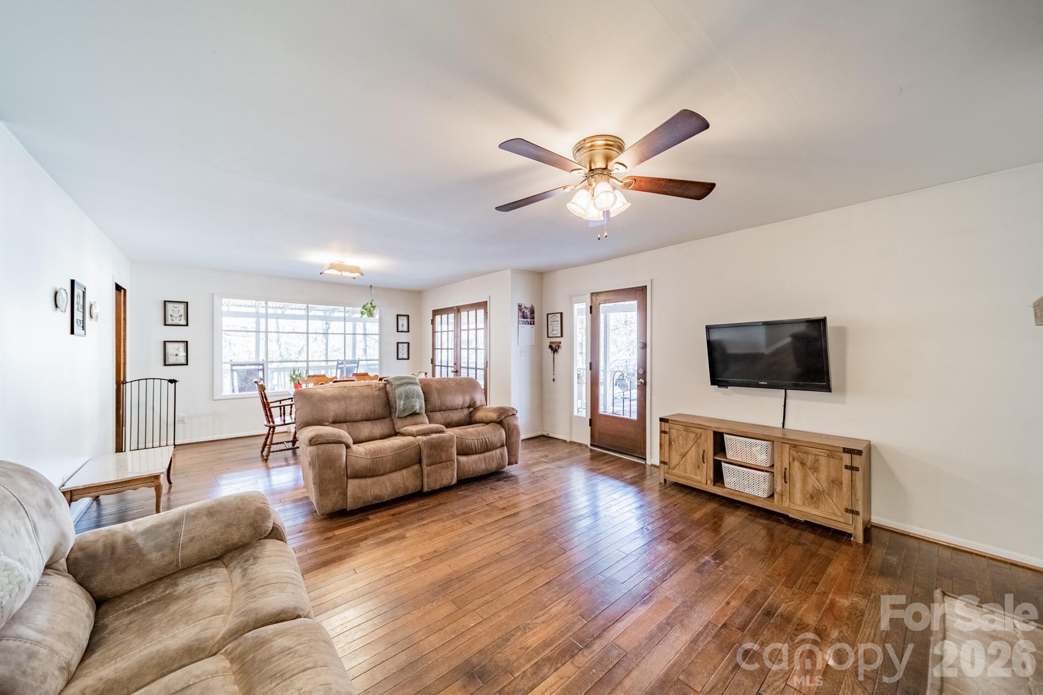 6524 The Little Road