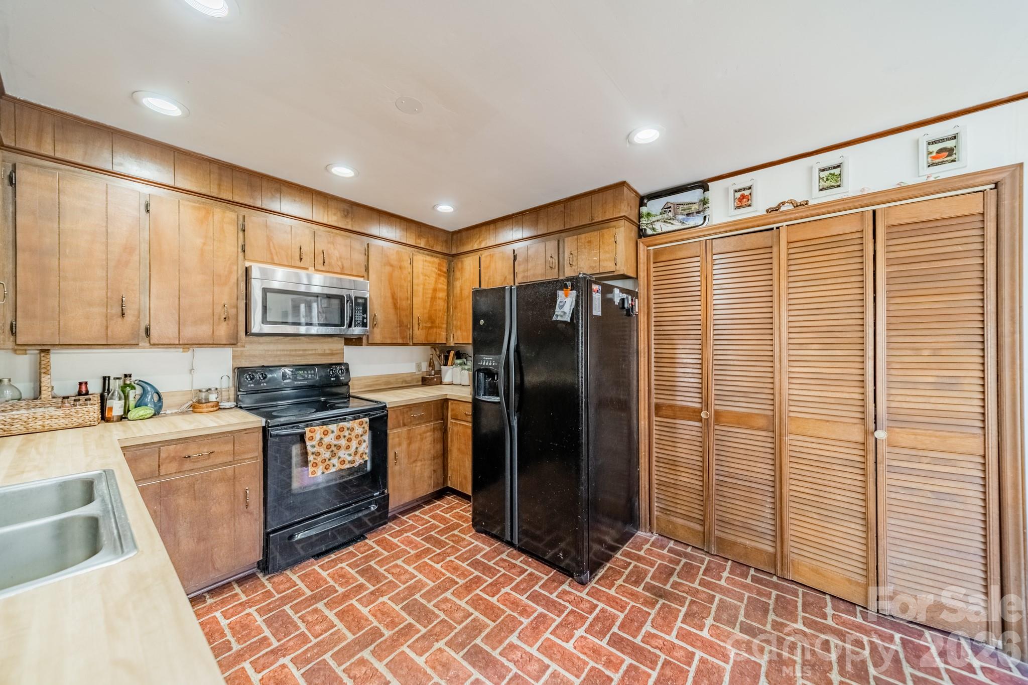 6524 The Little Road