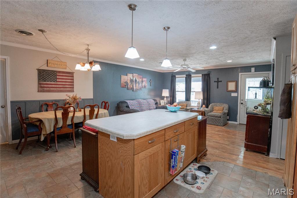 606 N Charles Avenue