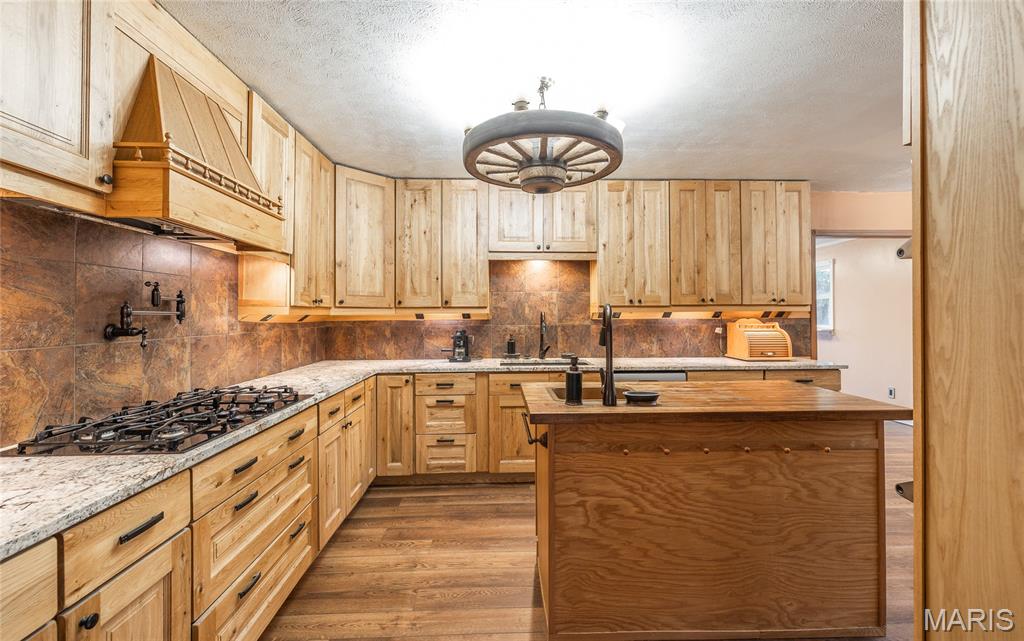 807 County Road 6410