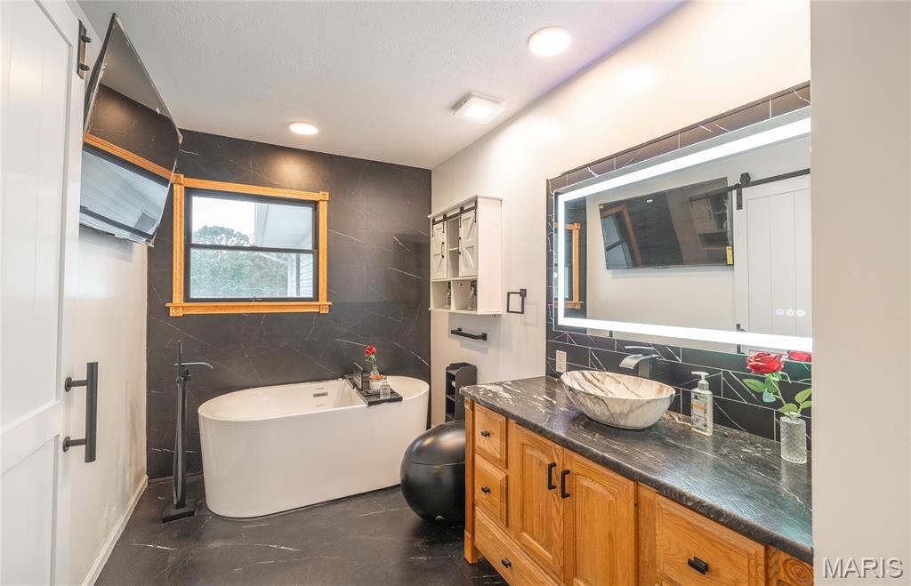 807 County Road 6410