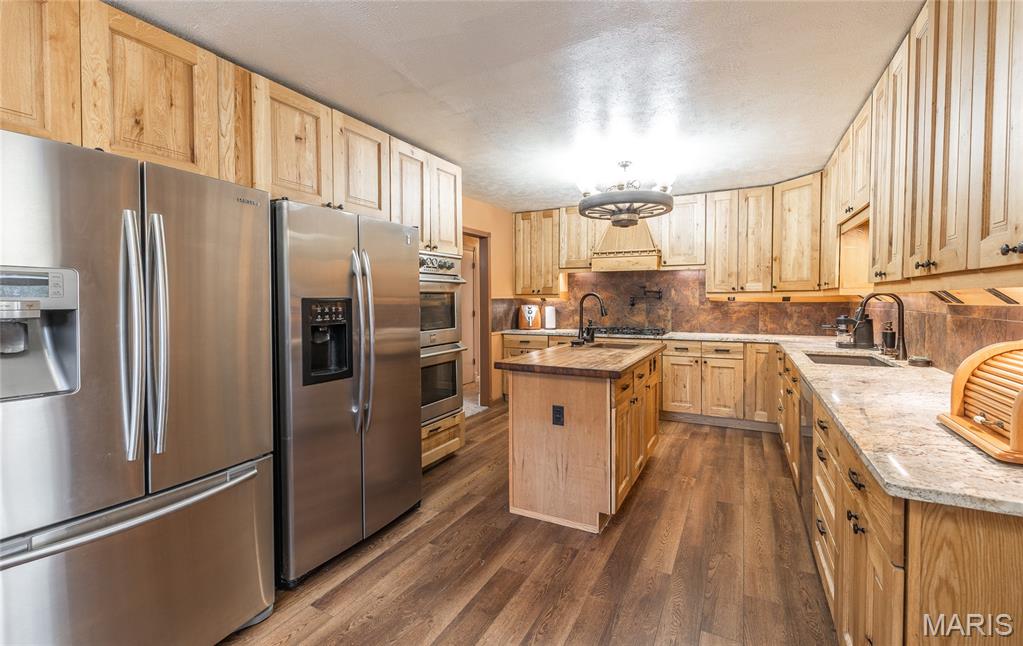 807 County Road 6410