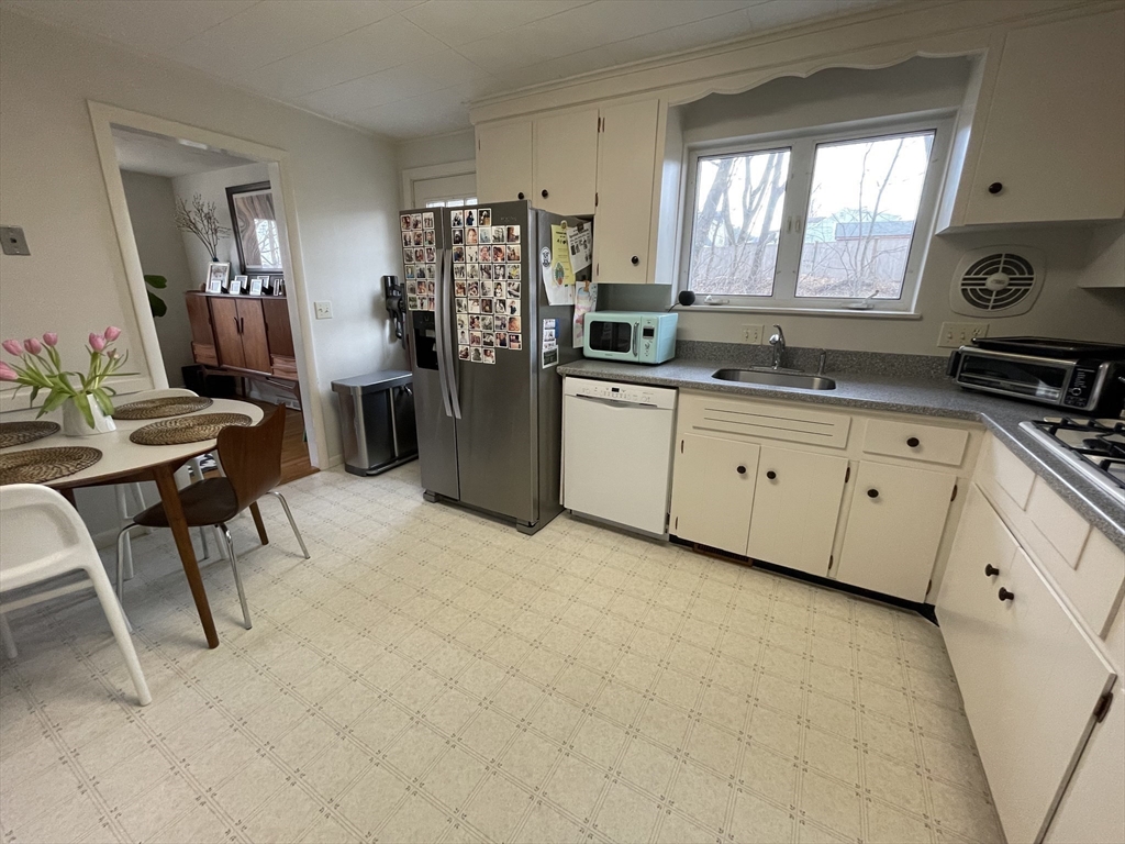 178 Beethoven Ave. Unit: -