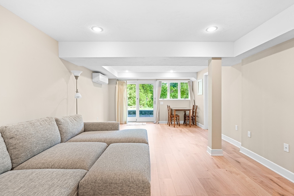 6 Crestview Dr