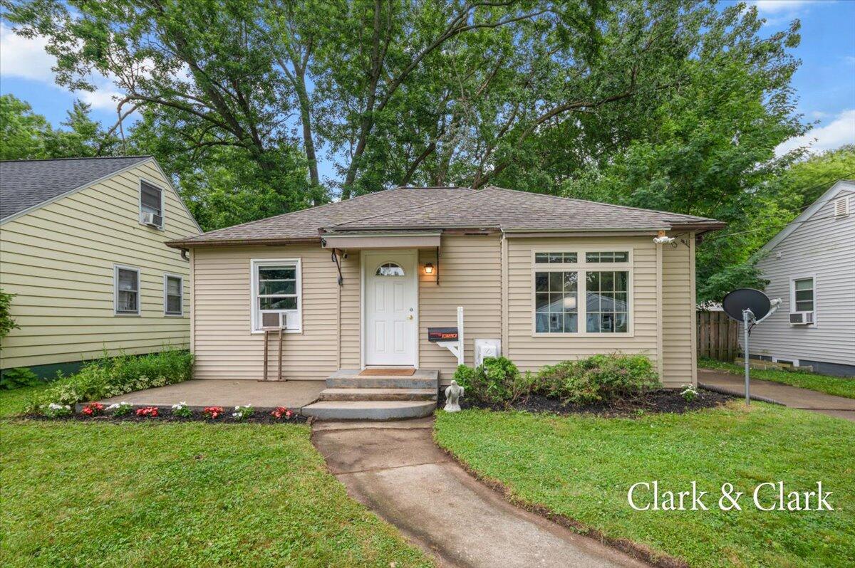 1320 Edith Avenue NE