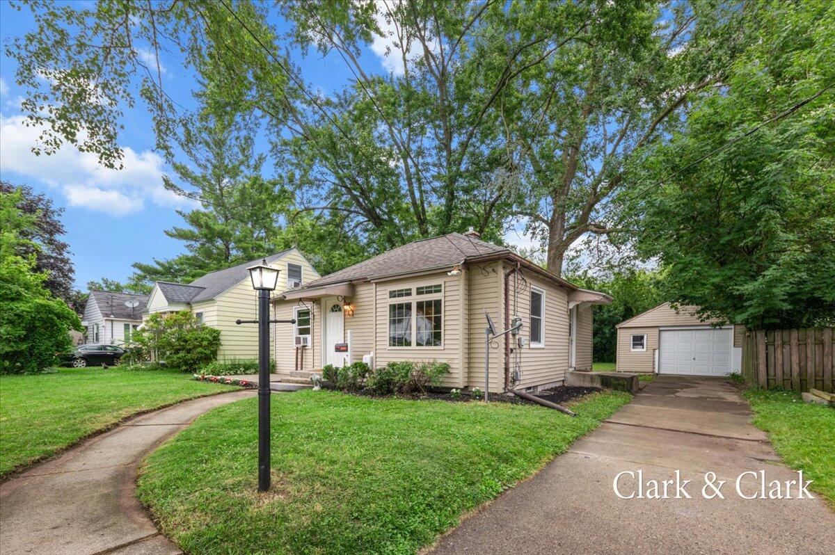 1320 Edith Avenue NE