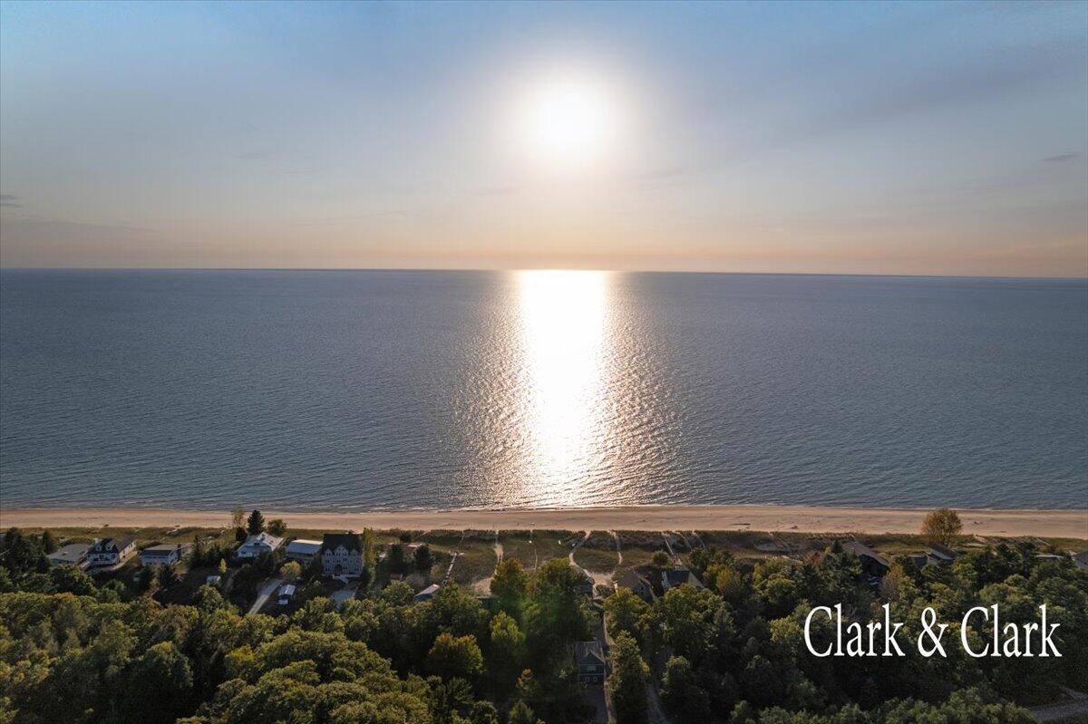 3556 Lakeview Drive, 4