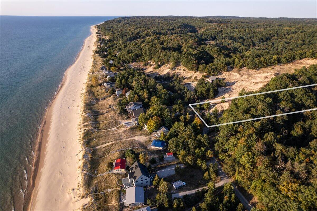 3556 Lakeview Drive, 4