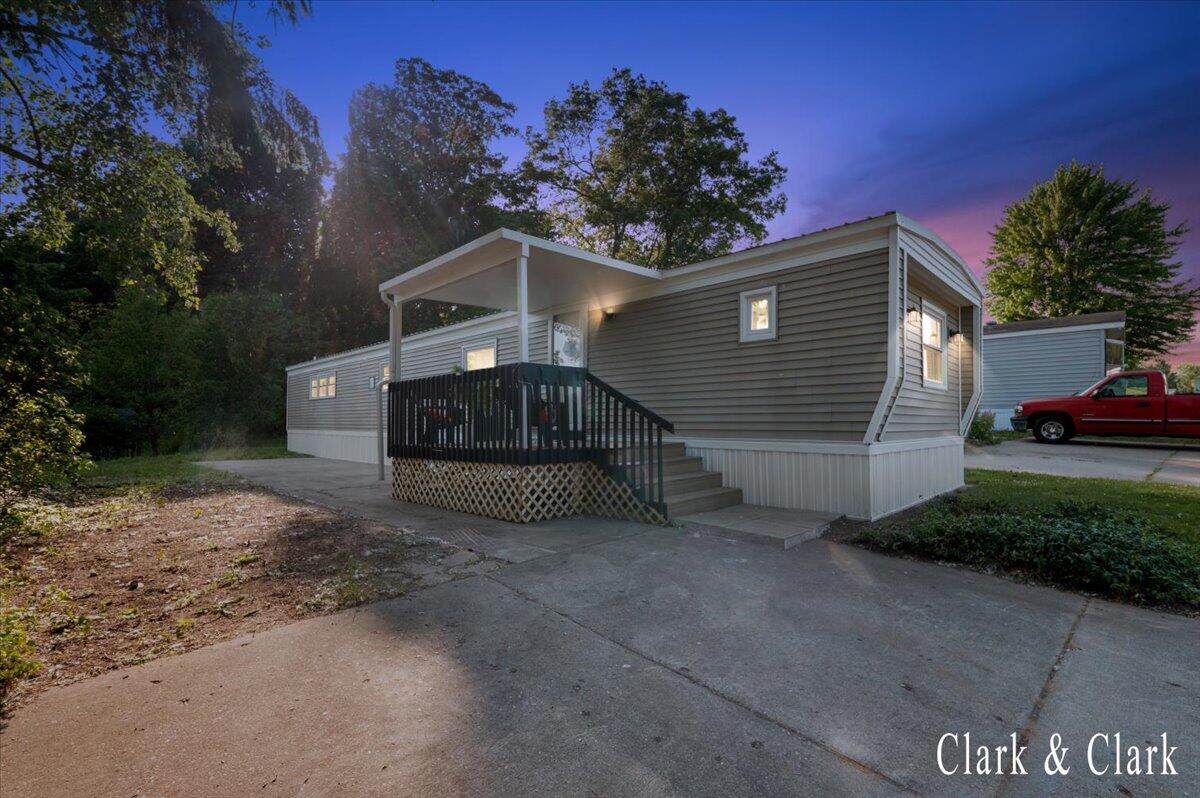 1873 Veronica Street SE