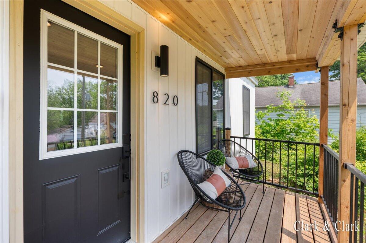 820 Hackett Street