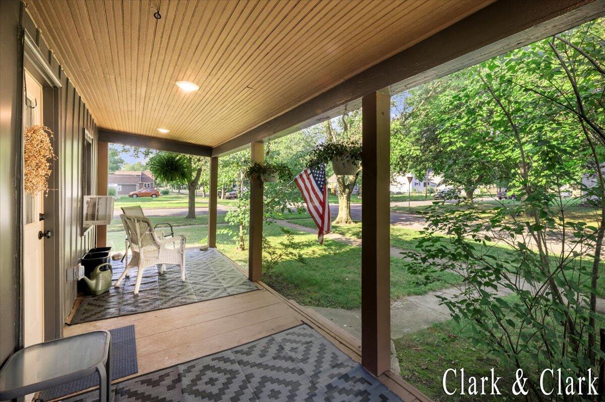 536 E Bond Street