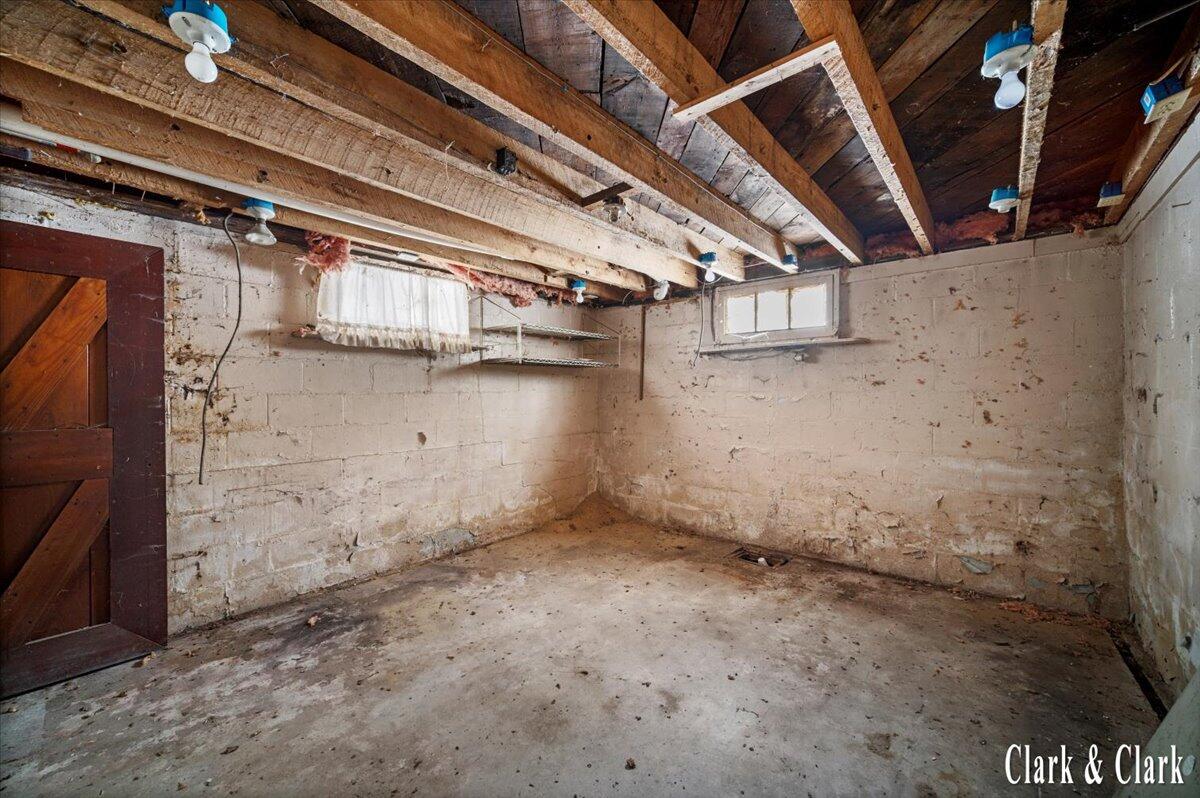 1538 W 68th Street