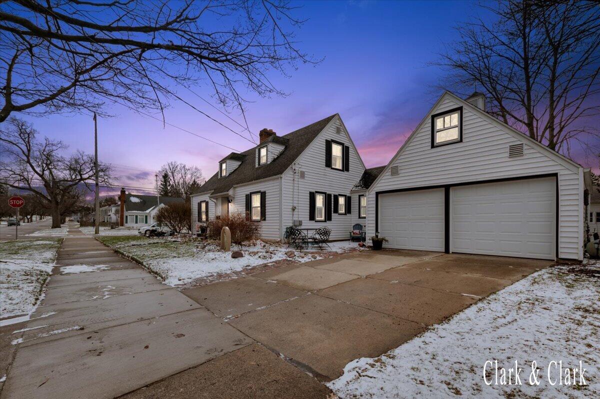 2101 Houseman Avenue NE