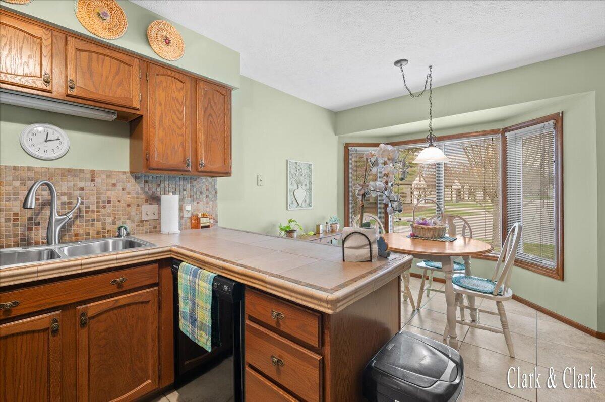 3167 Maple Villa Drive SE