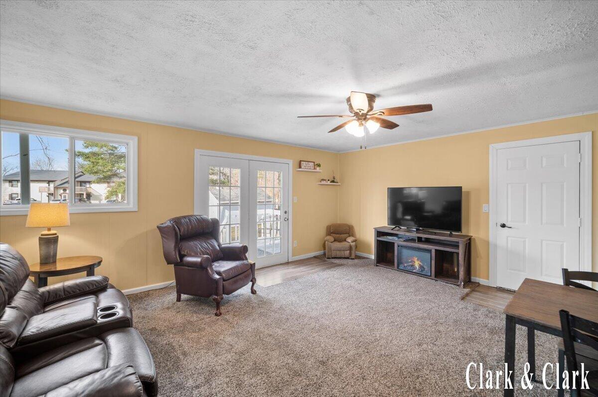 525 W Randall Street