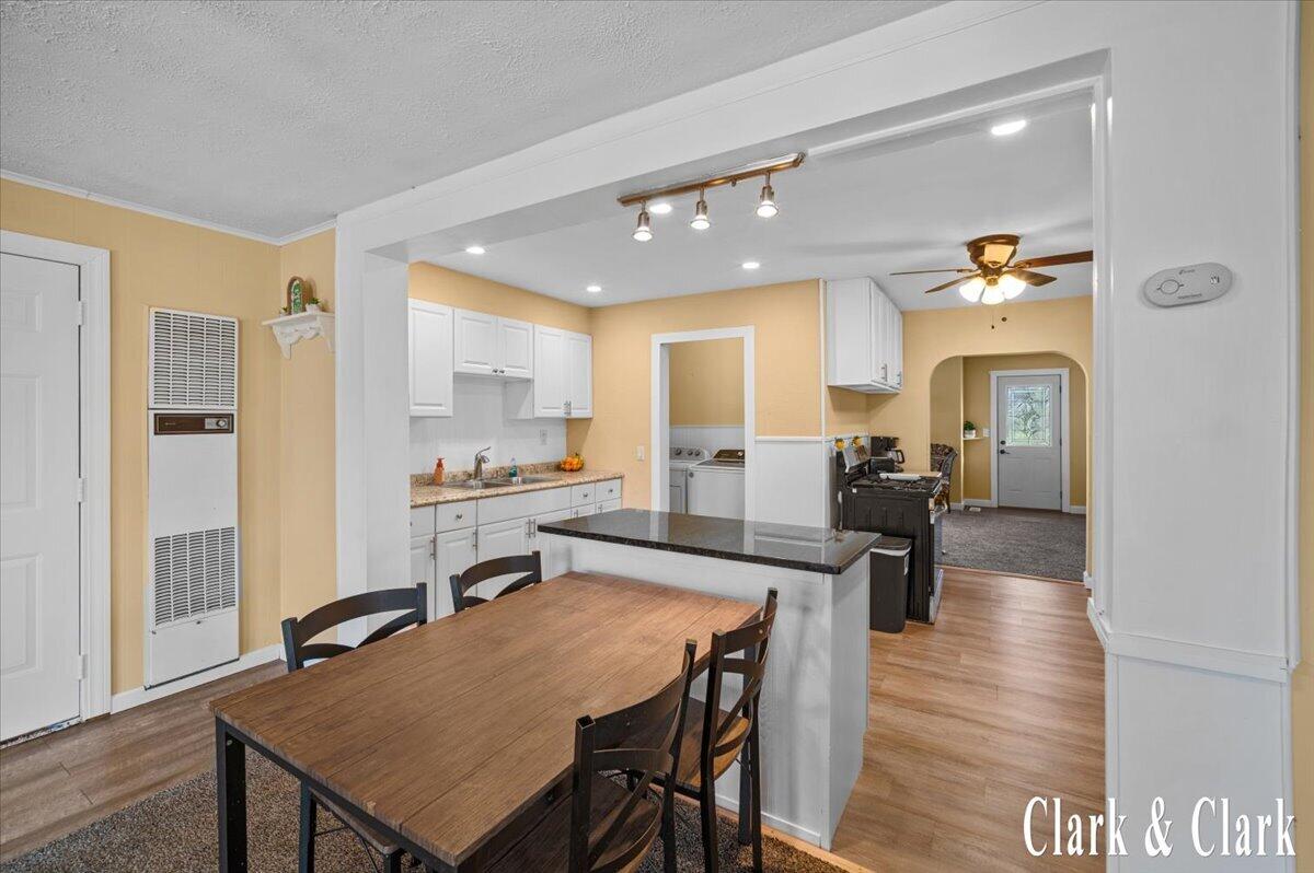 525 W Randall Street