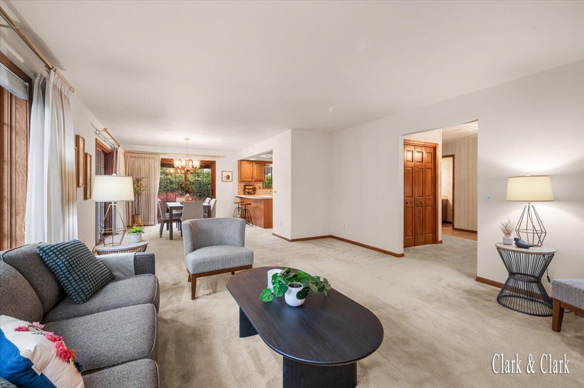 2220 Mission Hills Drive SE