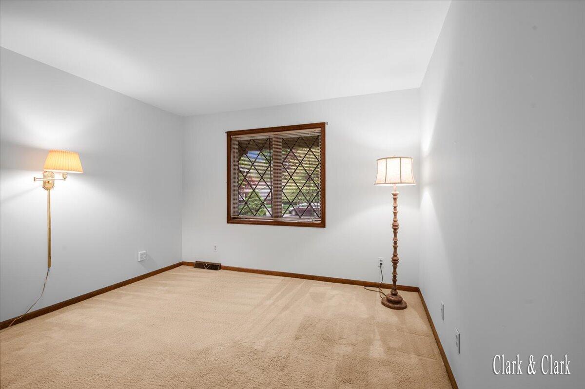 2220 Mission Hills Drive SE