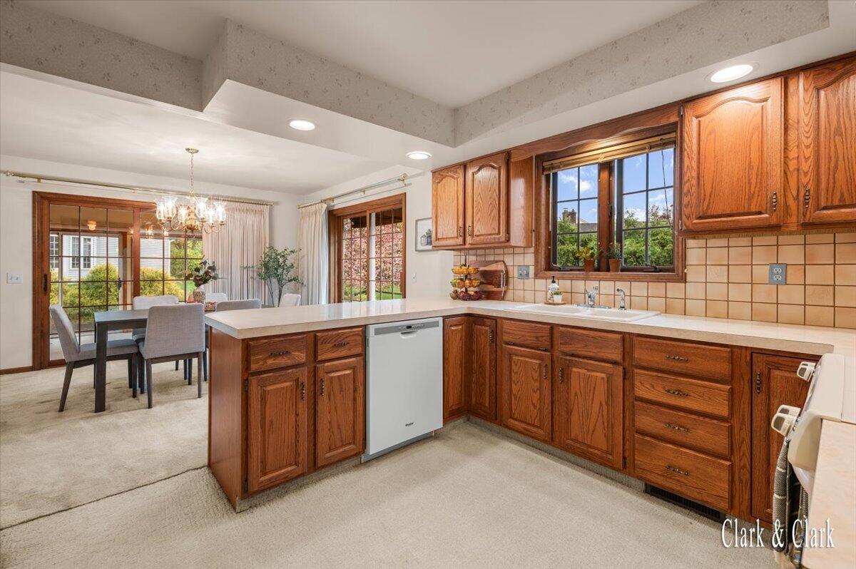 2220 Mission Hills Drive SE