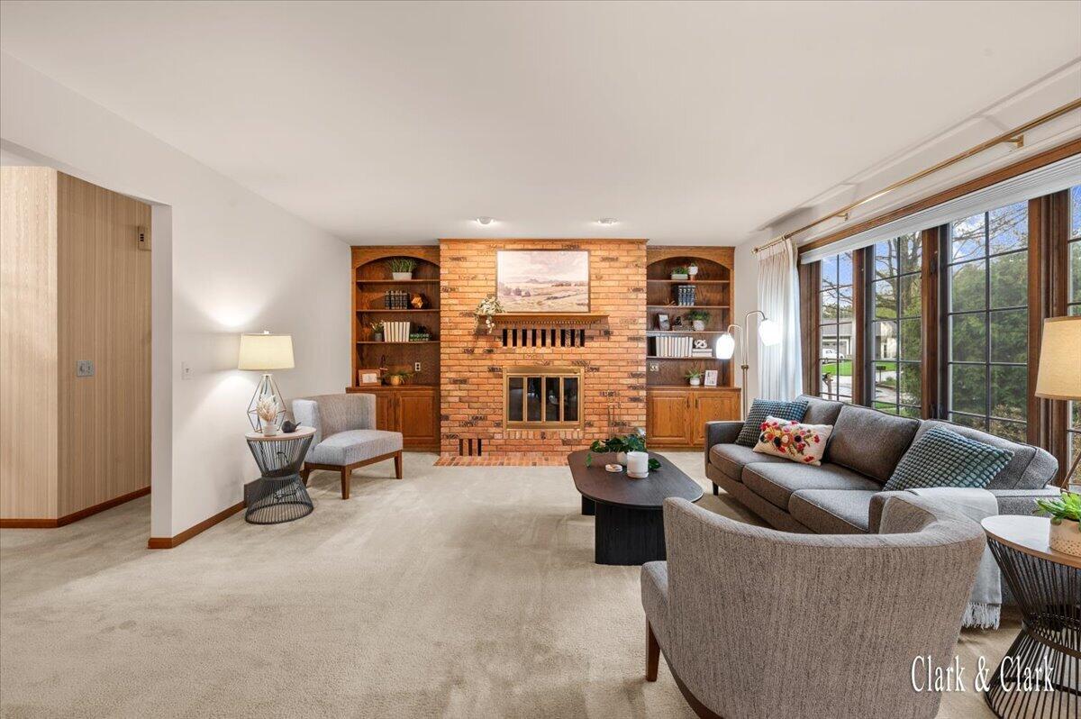 2220 Mission Hills Drive SE