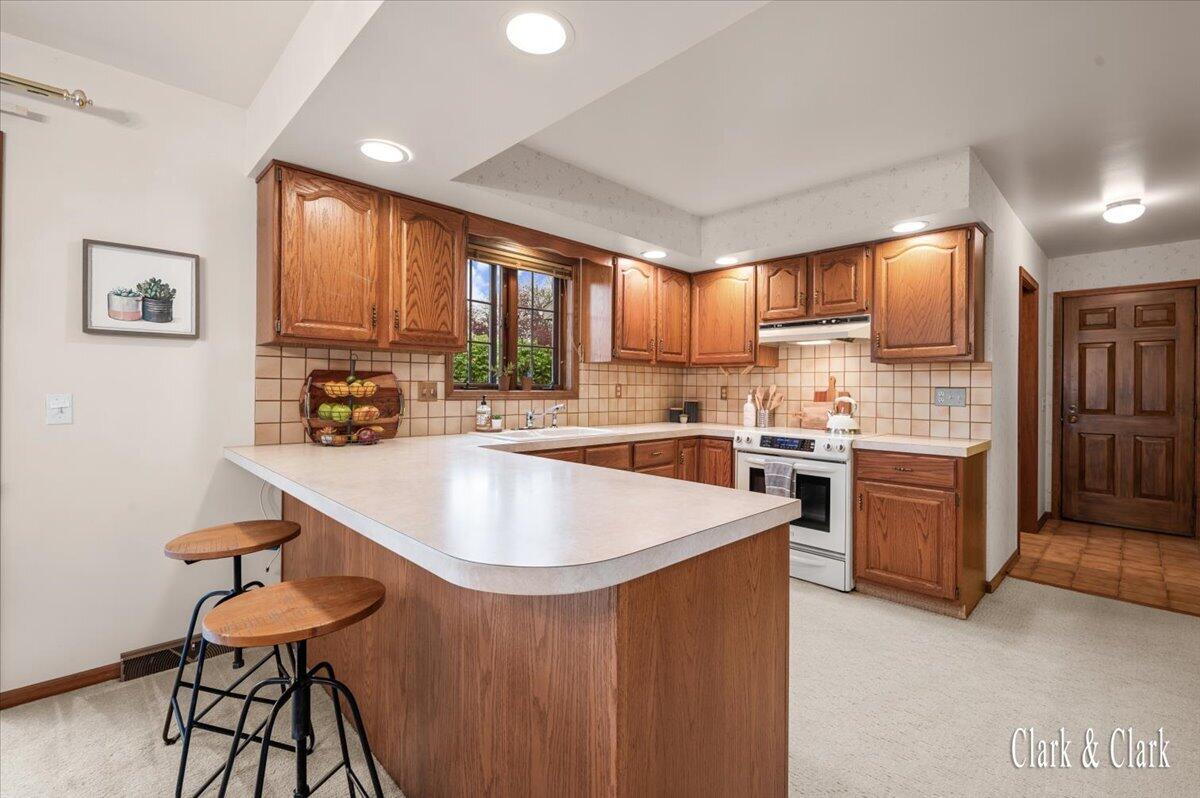 2220 Mission Hills Drive SE