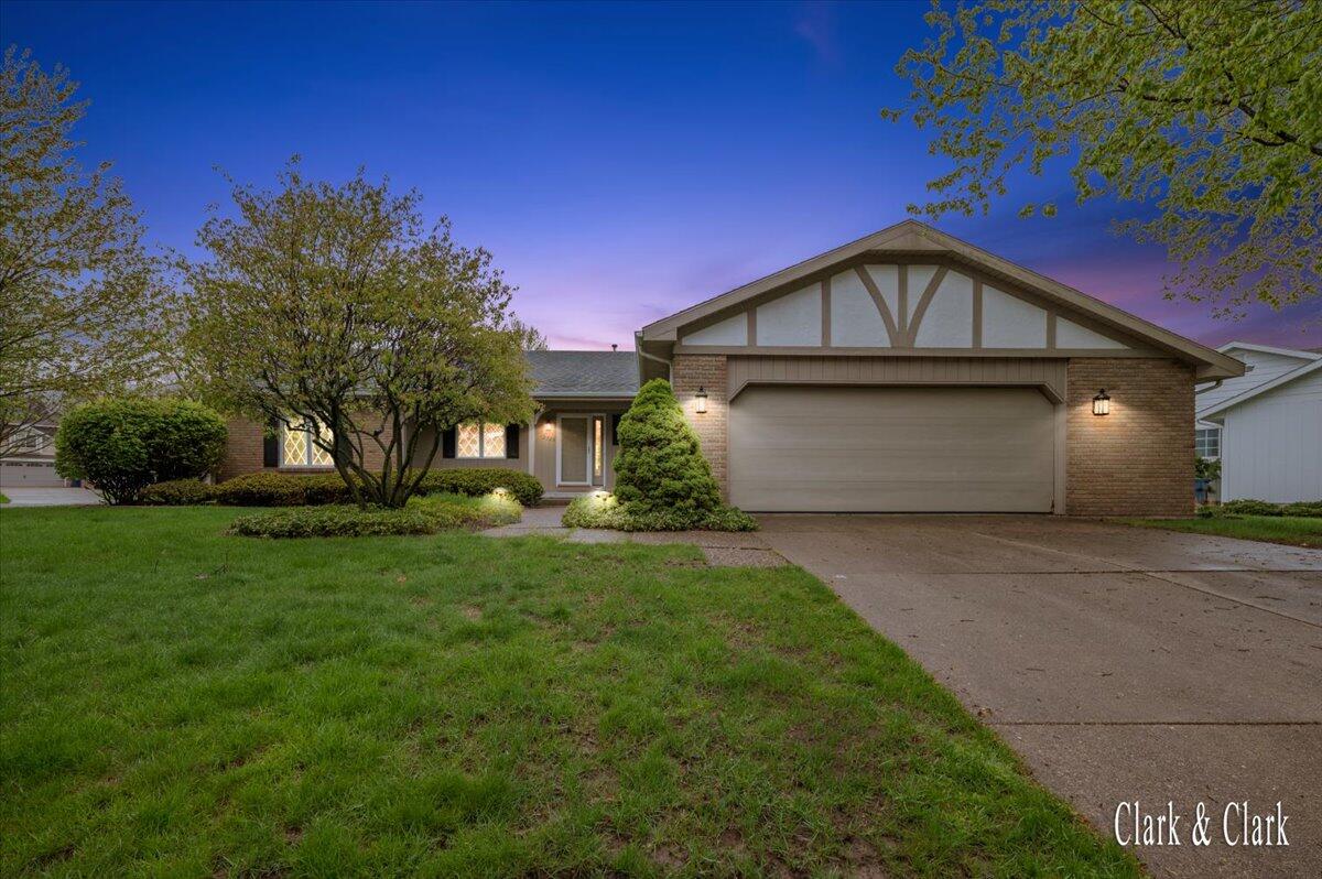 2220 Mission Hills Drive SE