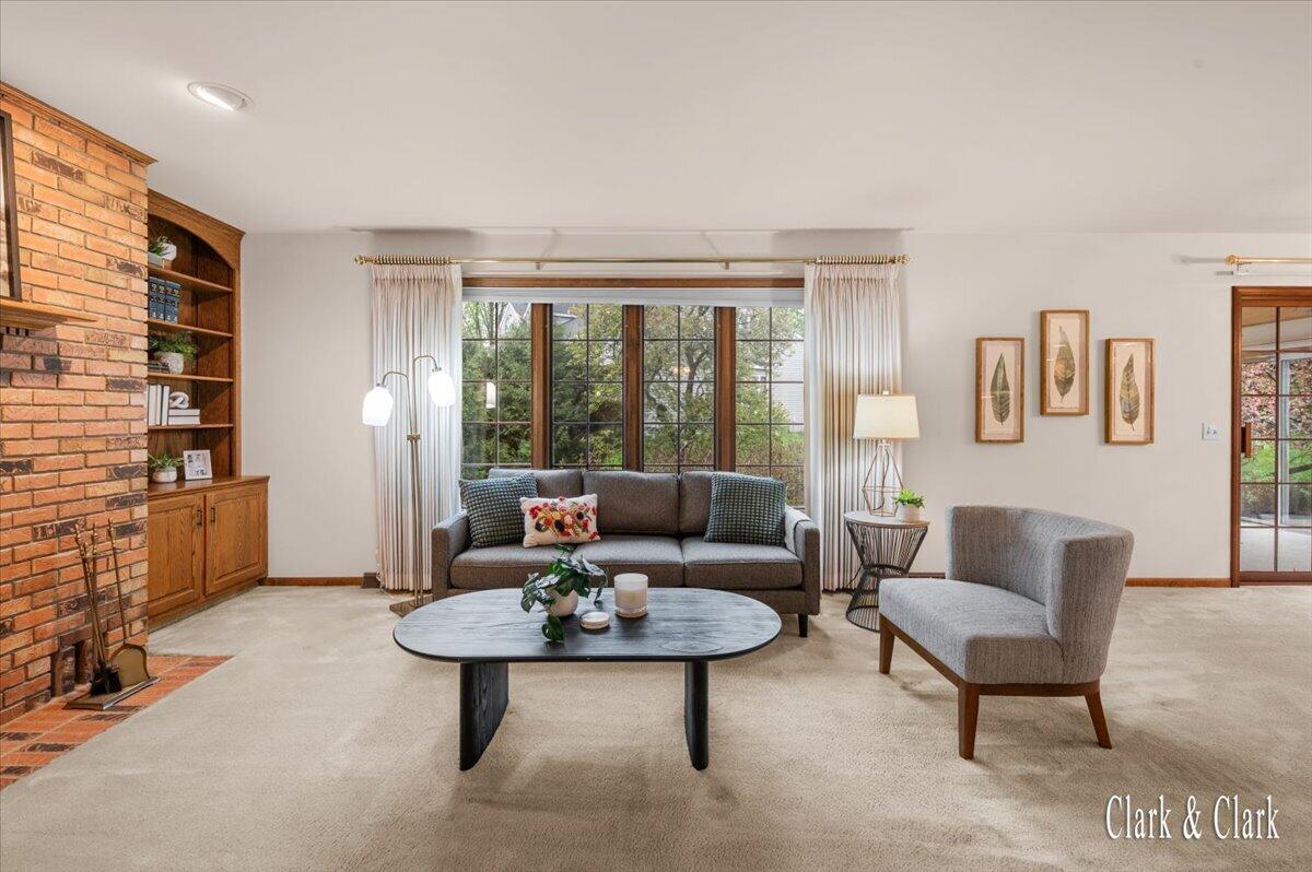2220 Mission Hills Drive SE