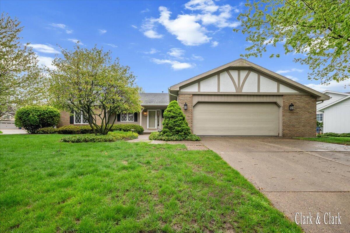 2220 Mission Hills Drive SE