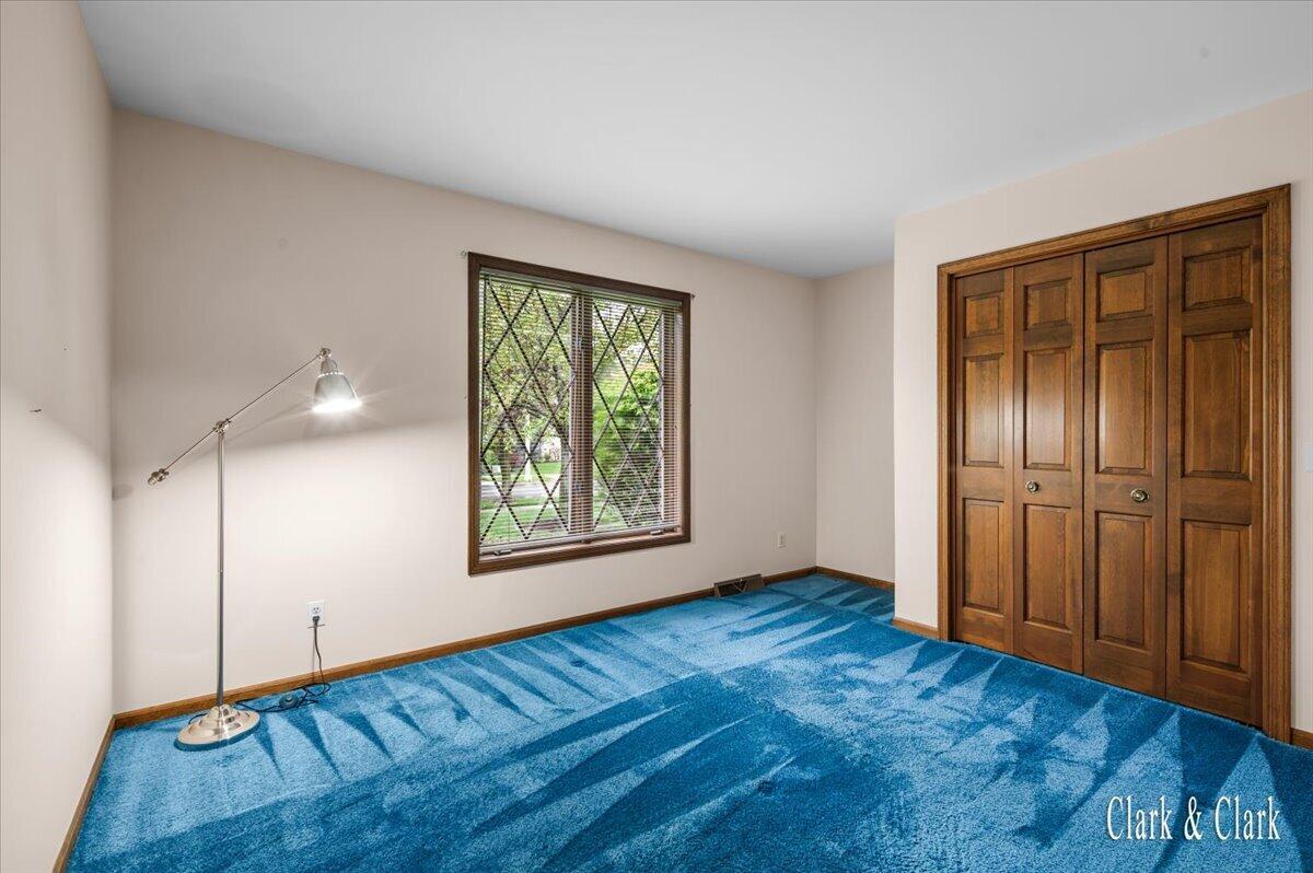 2220 Mission Hills Drive SE