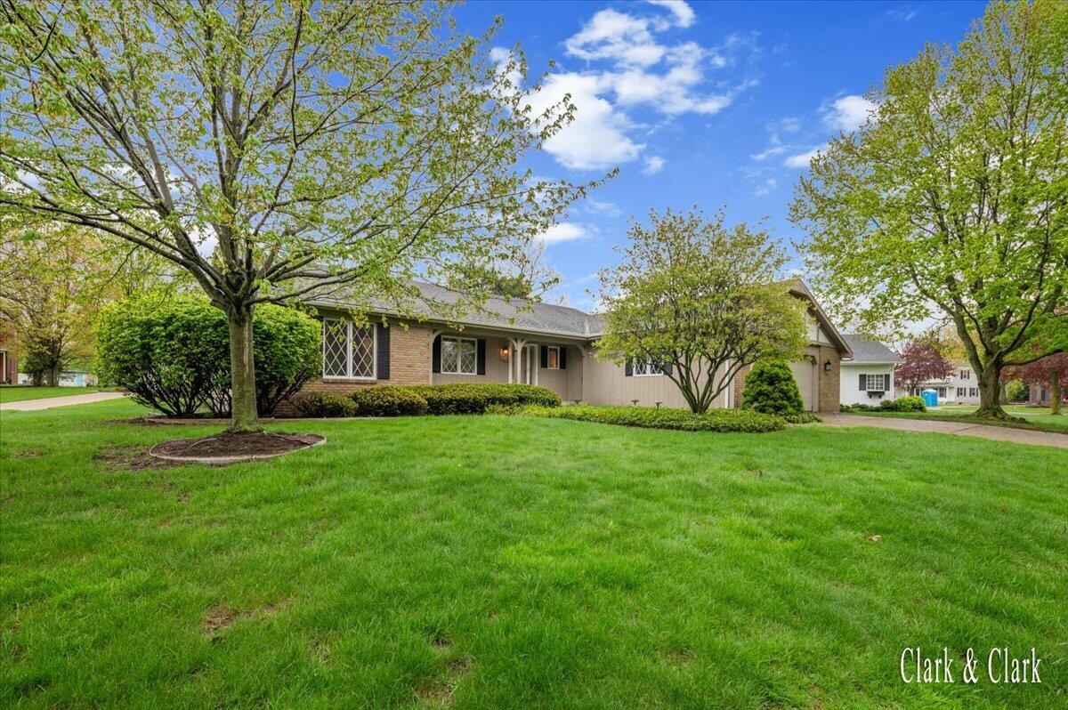 2220 Mission Hills Drive SE