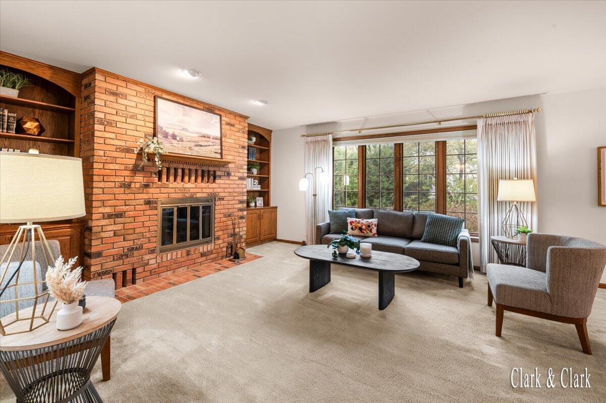2220 Mission Hills Drive SE