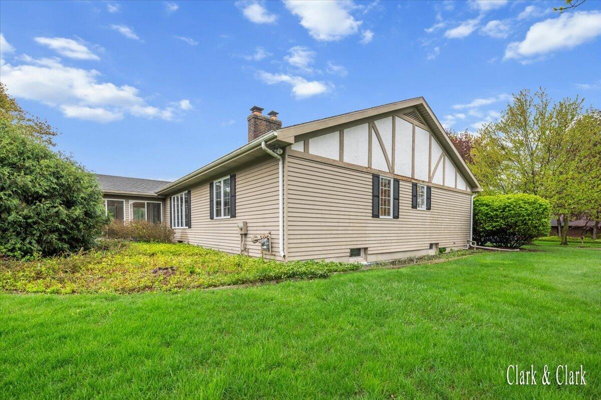 2220 Mission Hills Drive SE