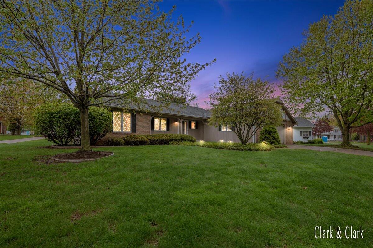2220 Mission Hills Drive SE