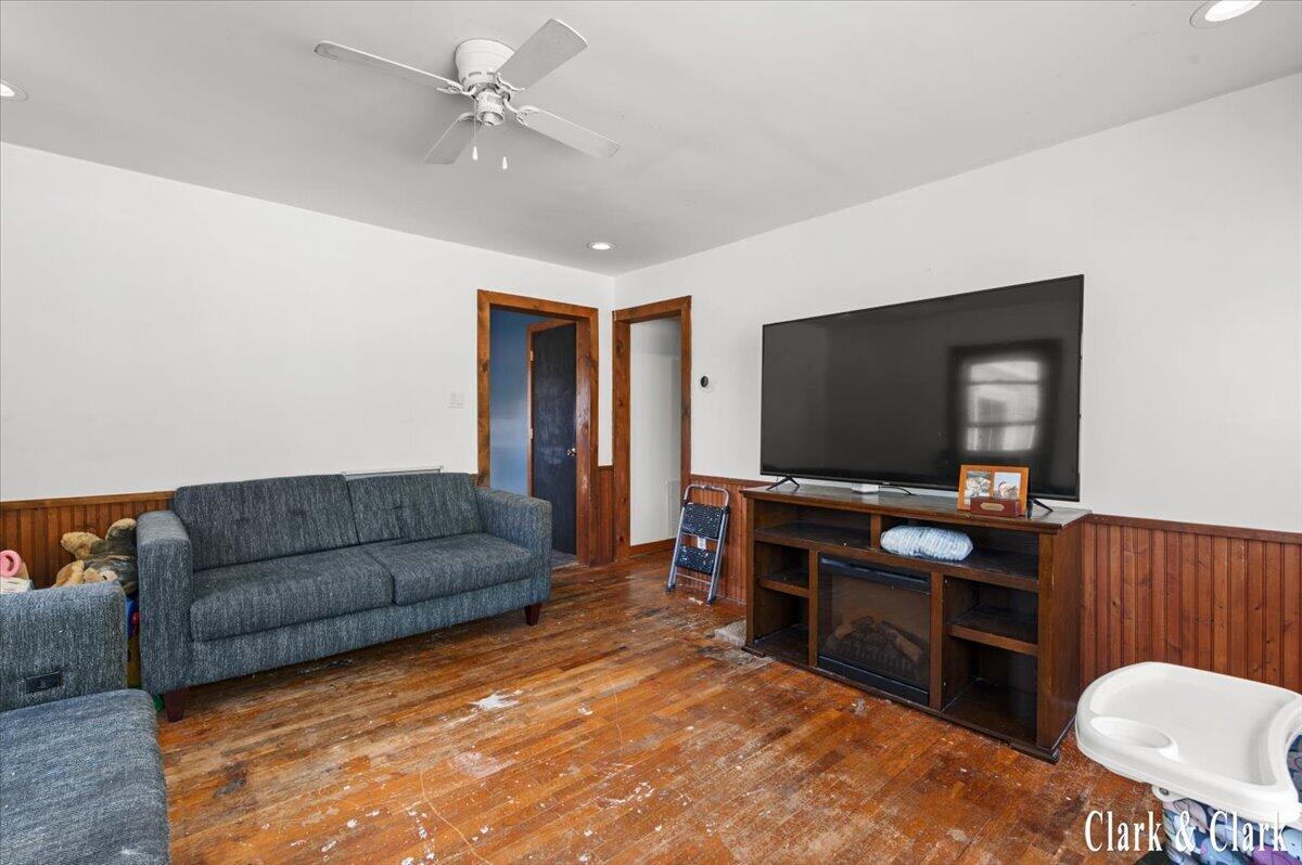 146 S Carleton Drive