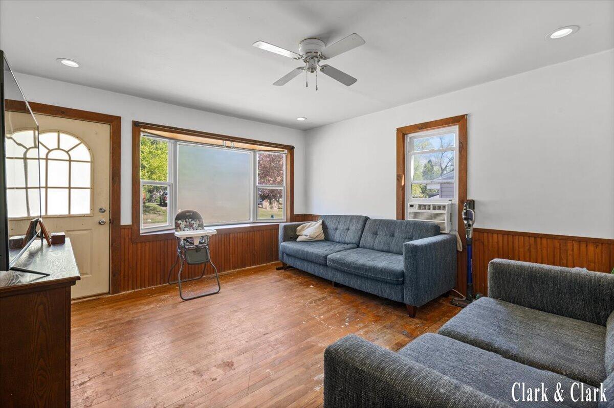 146 S Carleton Drive