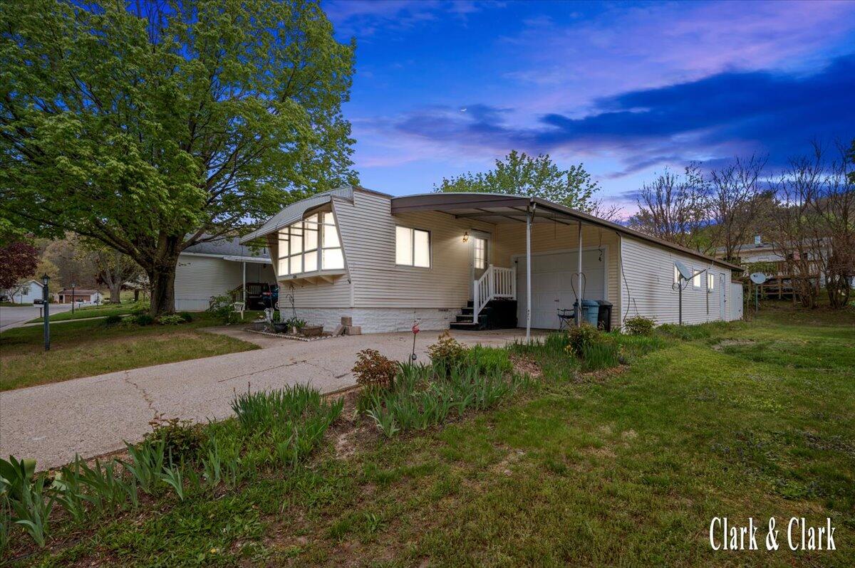 5694 N Seagull Drive NE