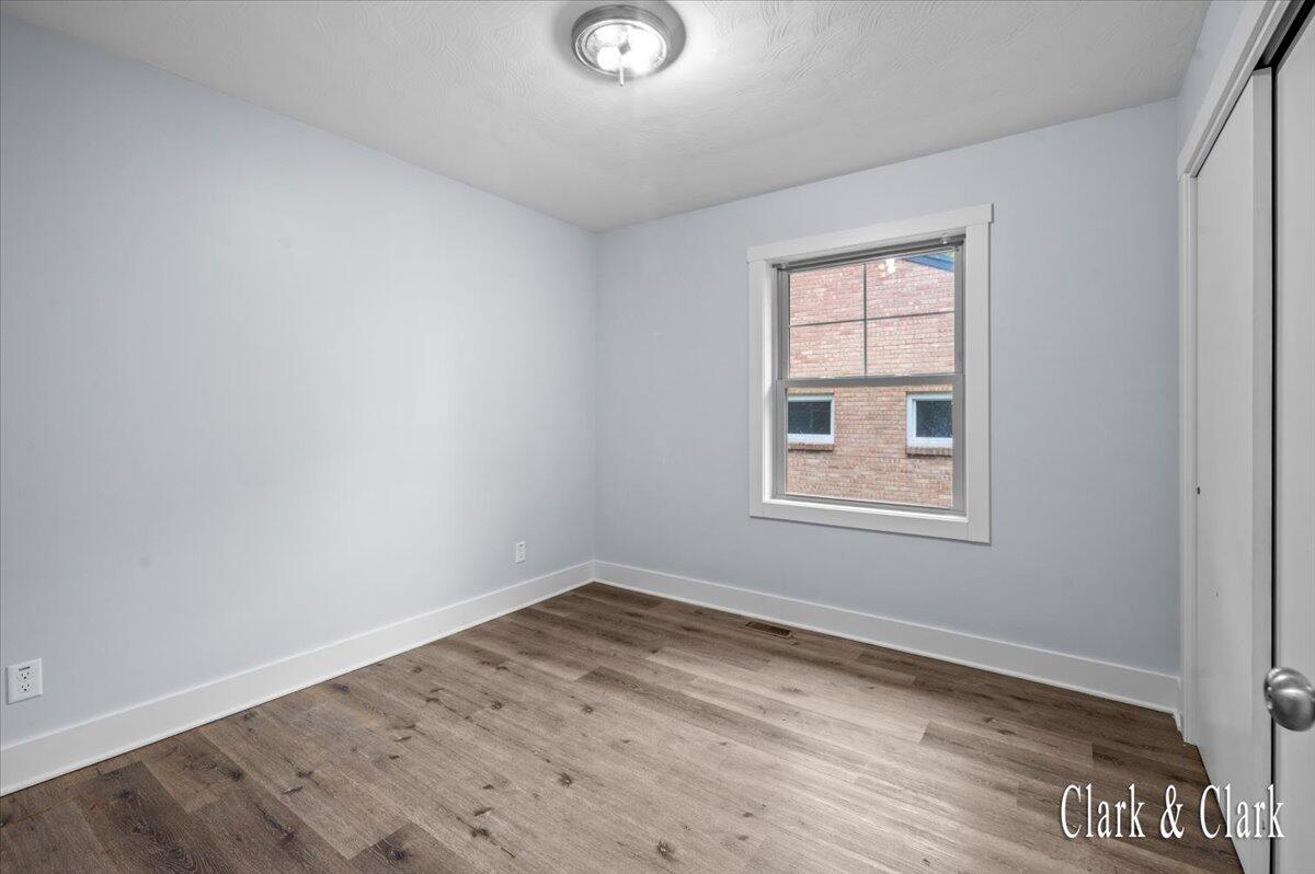 6 N Park Street NE