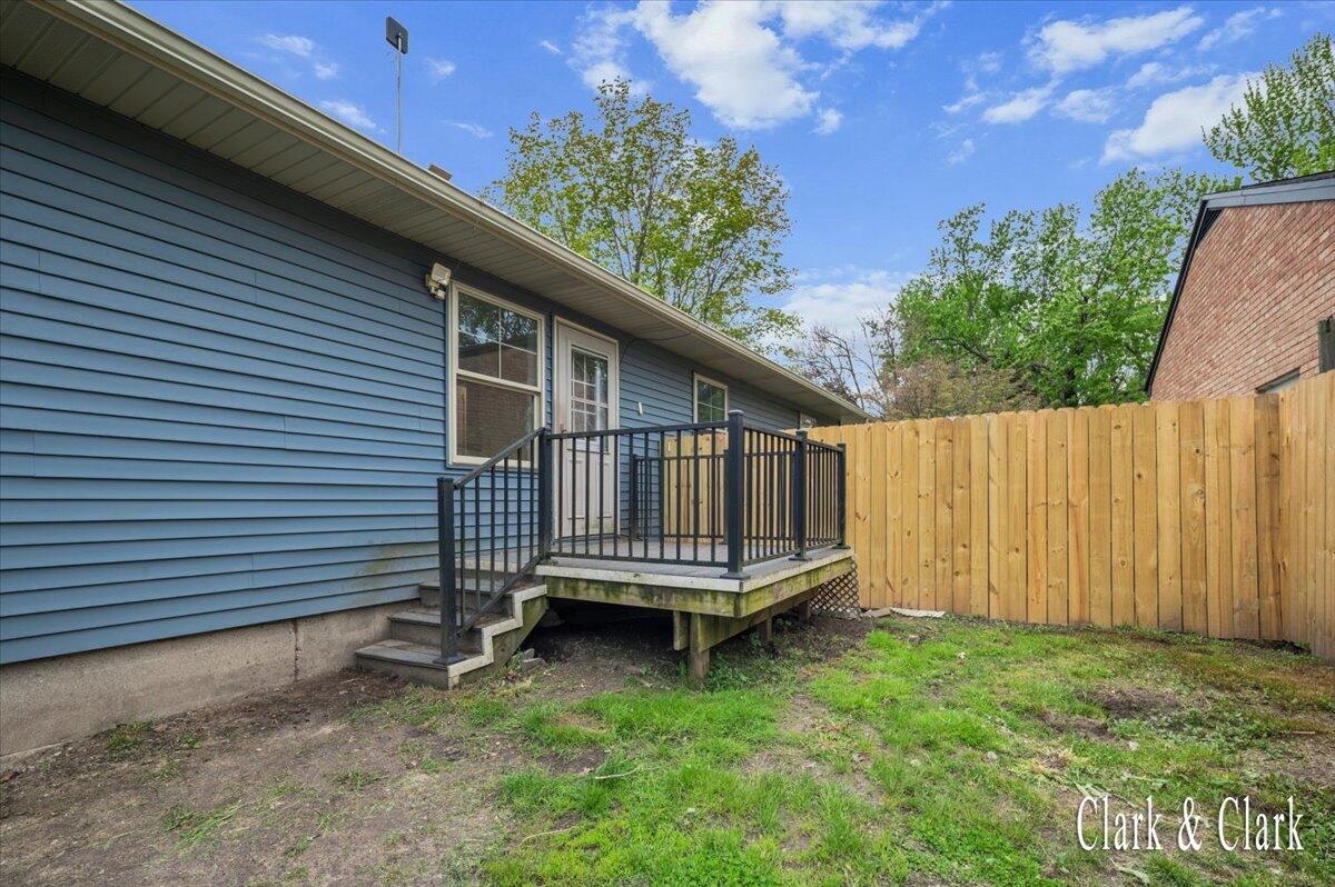 6 N Park Street NE