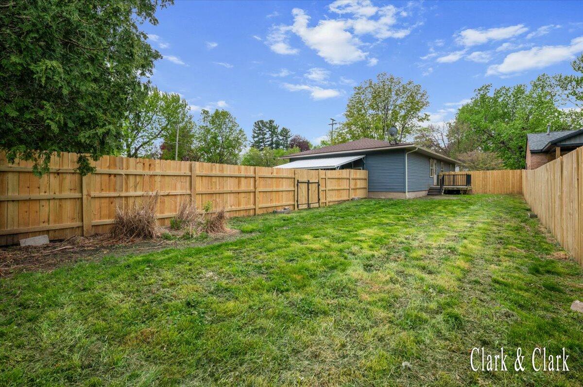 6 N Park Street NE