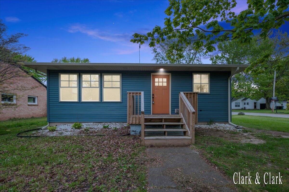 6 N Park Street NE