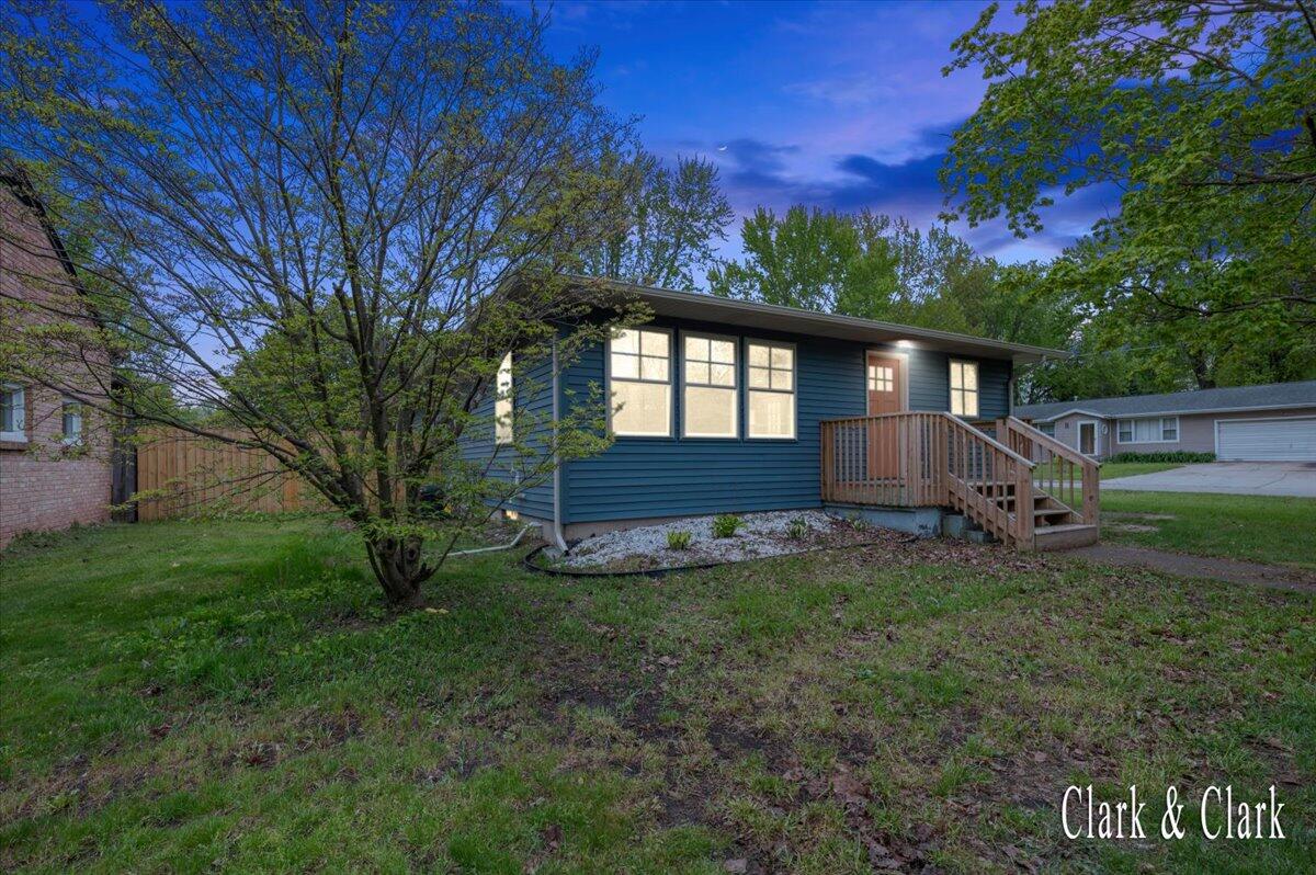 6 N Park Street NE