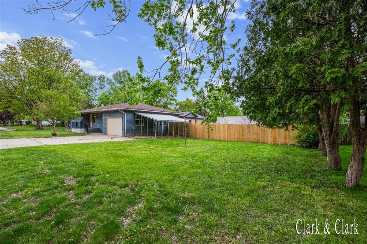 6 N Park Street NE