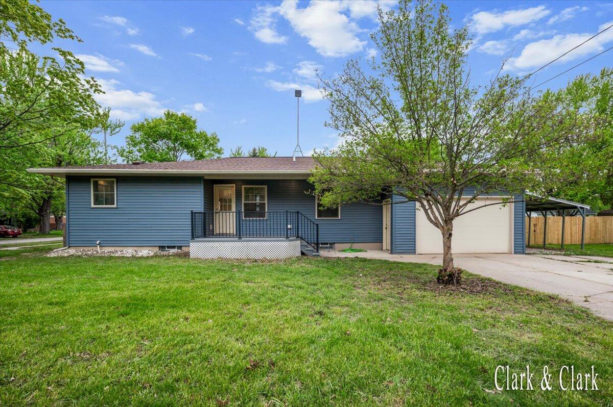 6 N Park Street NE