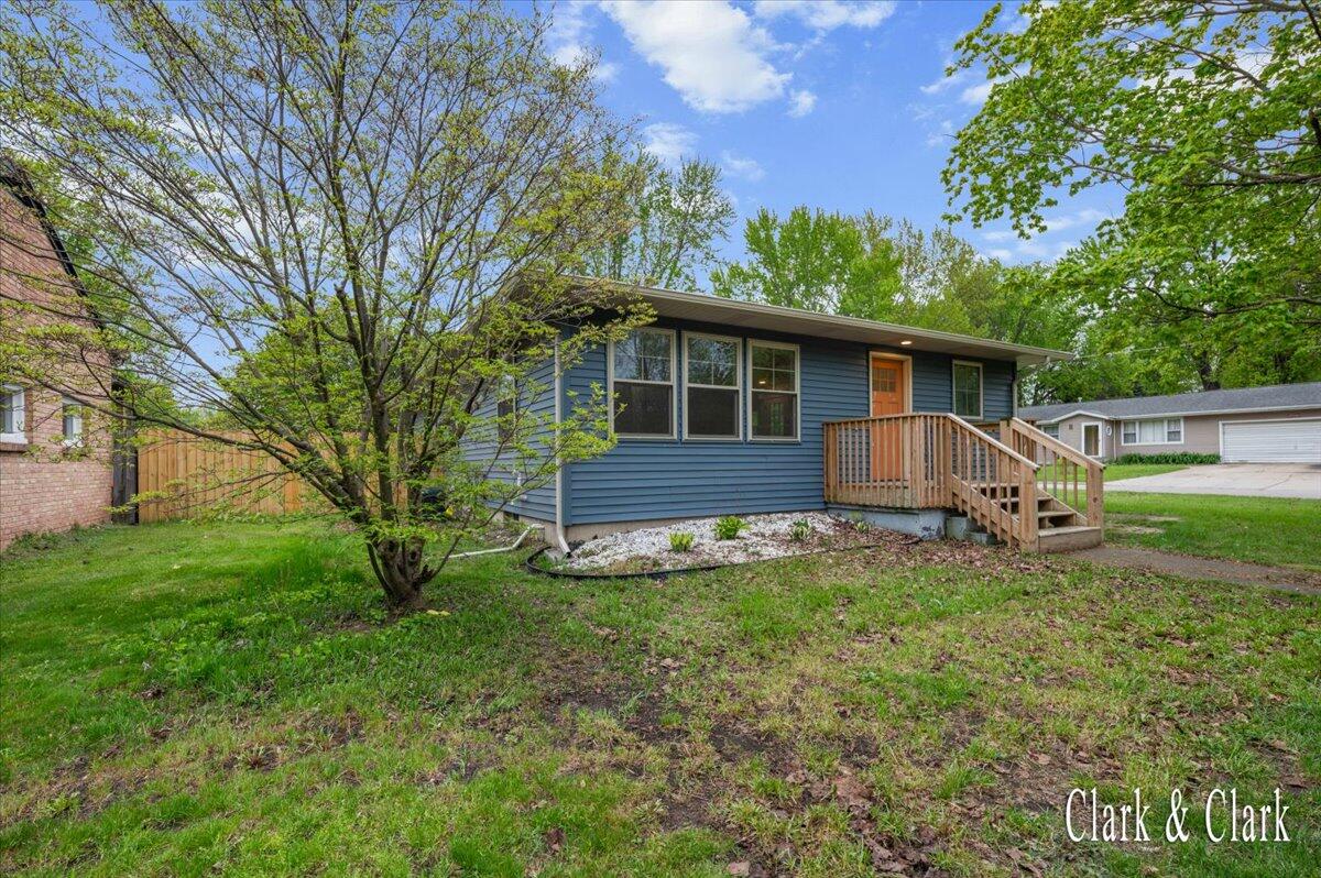 6 N Park Street NE